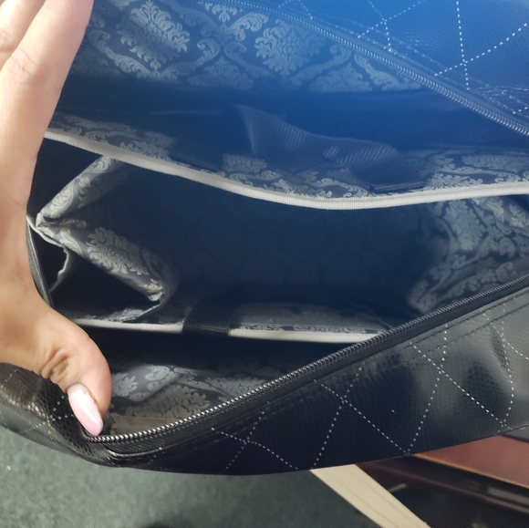 A duffle cosmetics bag from Mary Kay - Picture 4 of 6